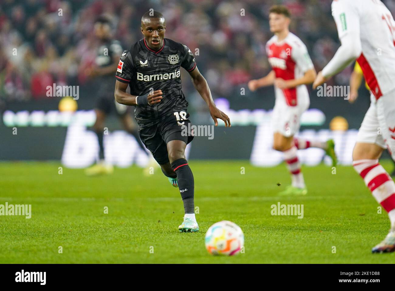 KÖLN, DEUTSCHLAND - NOVEMBER 9: Moussa Diaby von Bayer 04 Leverkusen während des Bundesliga-Spiels zwischen 1. FC Köln und Bayer 04 Leverkusen am 9. November 2022 im RheinEnergieStadion in Köln (Foto: Rene Nijhuis/Orange Picturs) Stockfoto