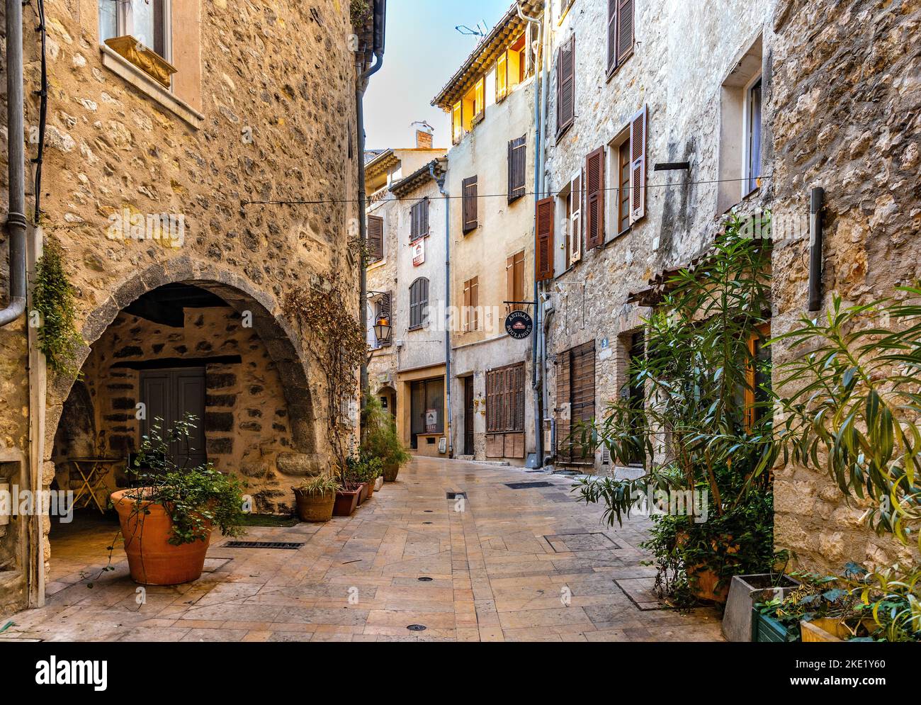 Vence, Frankreich 6. August 2022 Rue de l’Hotel de Ville neben