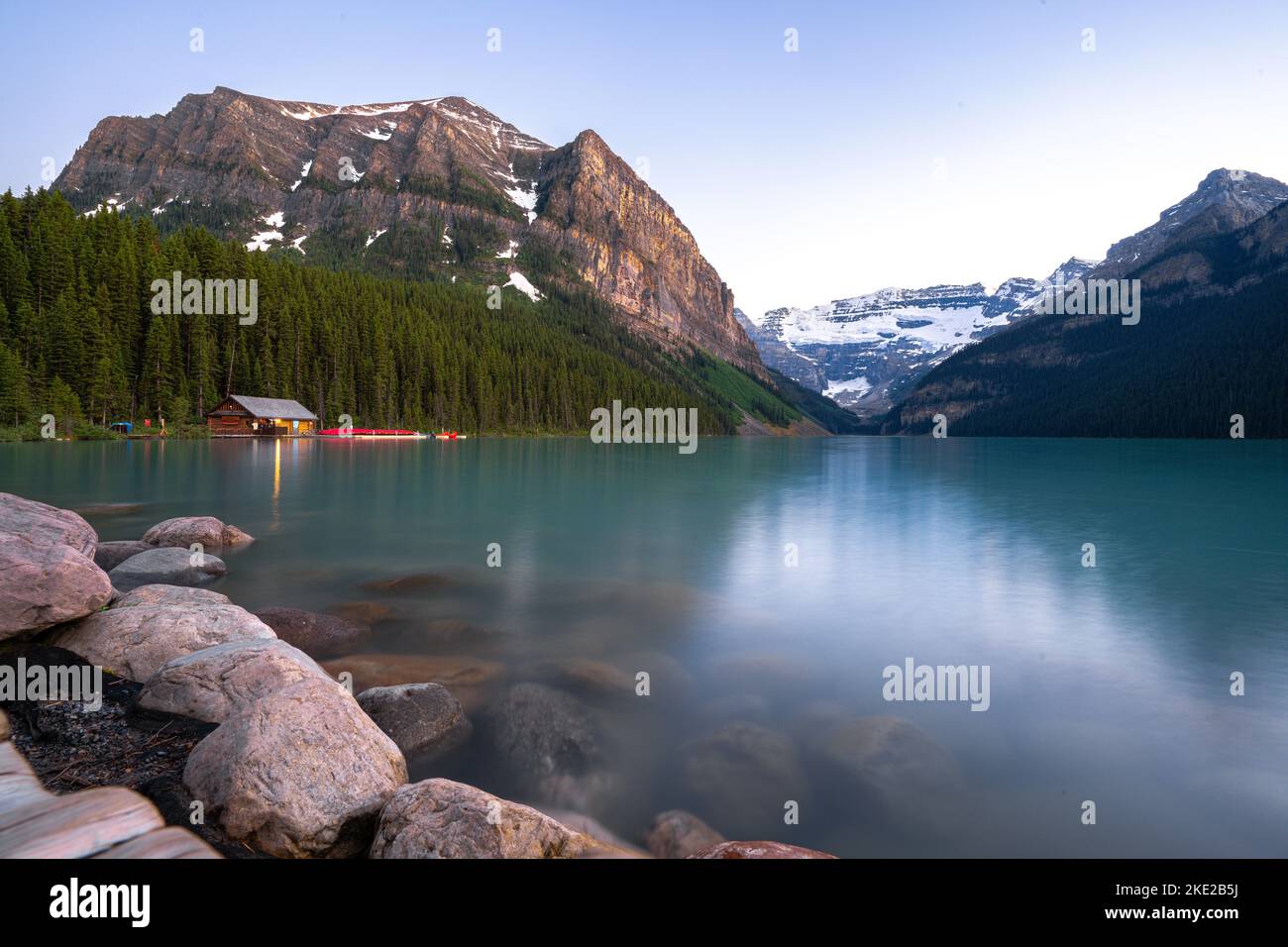 Lake Louise ist einer der schönsten Seen der Welt! Gelegen im Banff Gebiet. Stockfoto