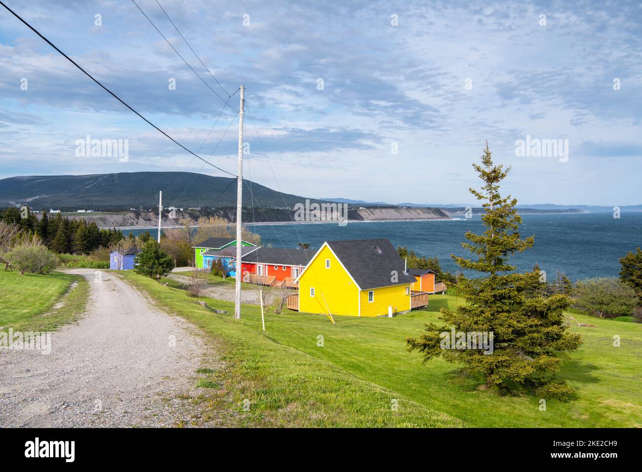 Farbenfrohe B&B-Gebäude Fichte Pine Acres mit Blick auf Bay St. George, Port au Port, Neufundland und Labrador NL, Kanada Stockfoto