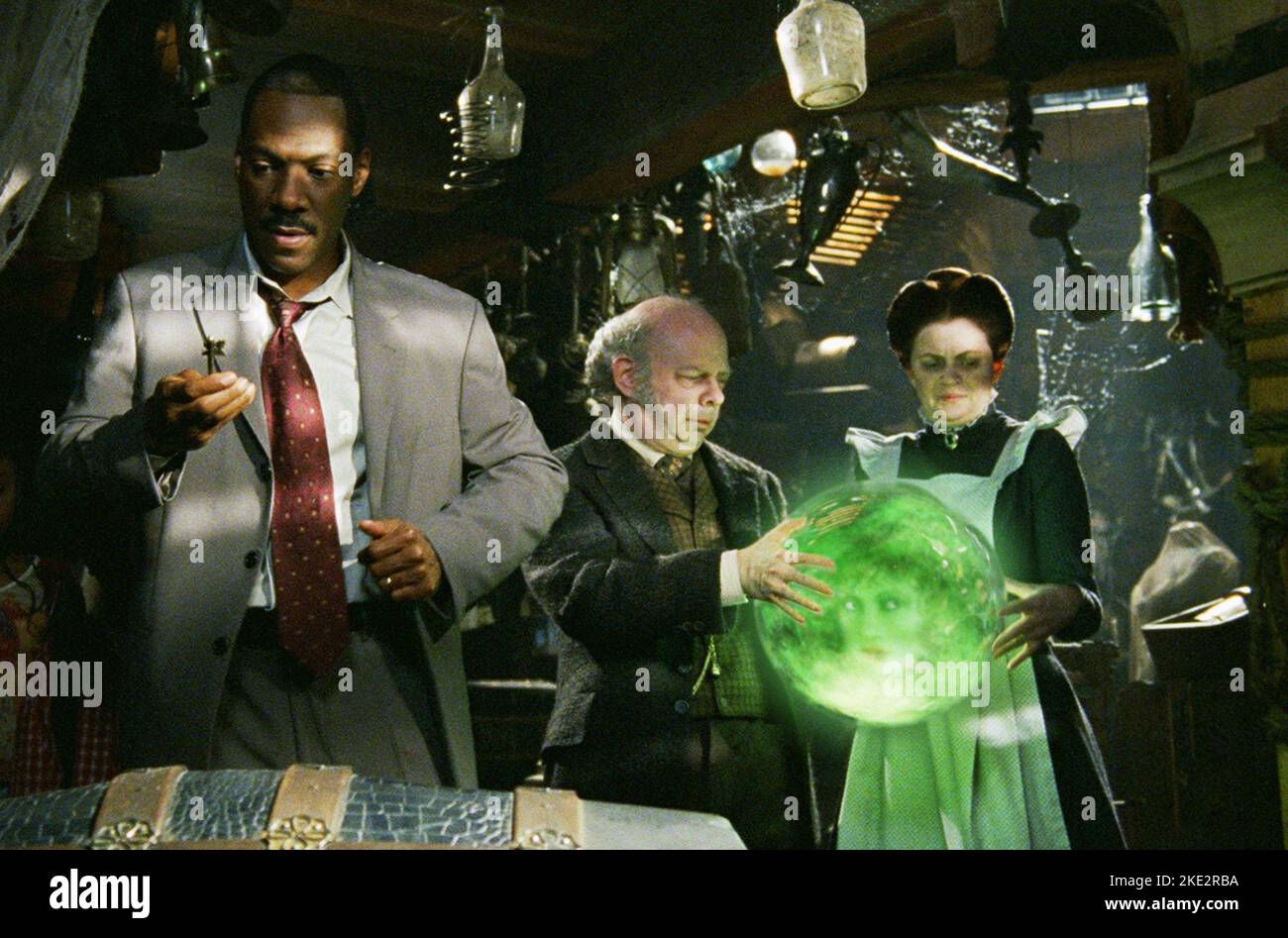 DAS SPUKHAUS, EDDIE MURPHY, WALLACE SHAWN, JENNIFER TILLY, DINA SPYBEY, 2003 Stockfoto