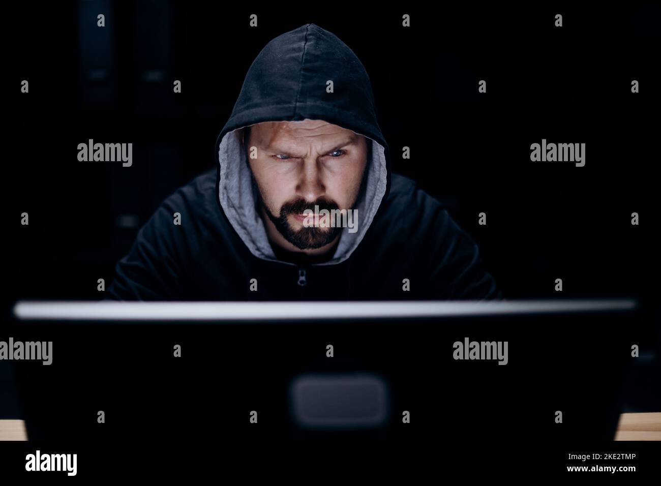 Man hackt Computersysteme Stockfoto