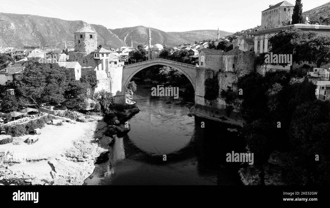 Alte Brücke Von Mostar - Bosnien Und Herzegowina [Drohne] Stockfoto