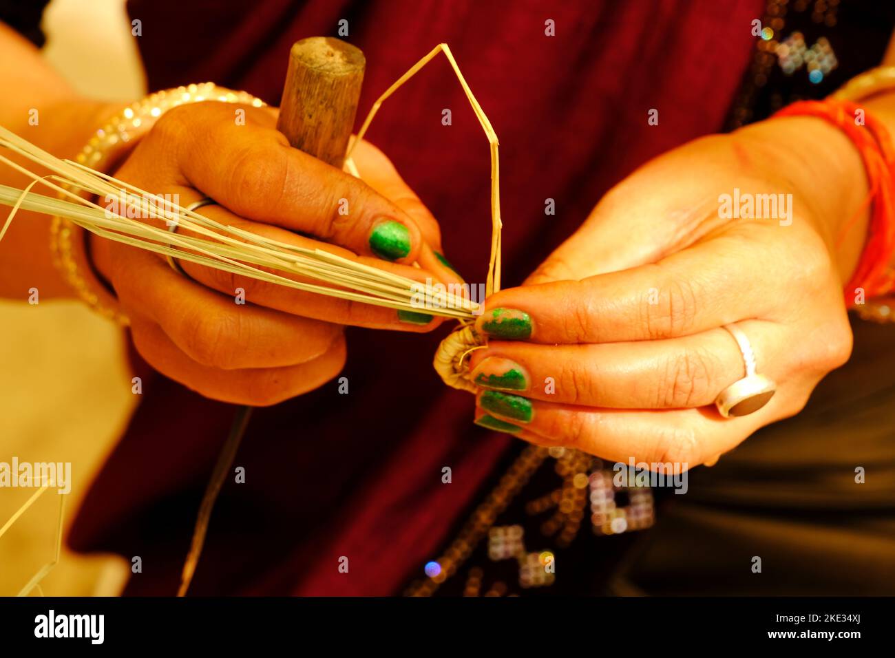 Handgemachte Produkte, handgezeichnete traditionelle die alte Stammeskunst Indien. Stockfoto
