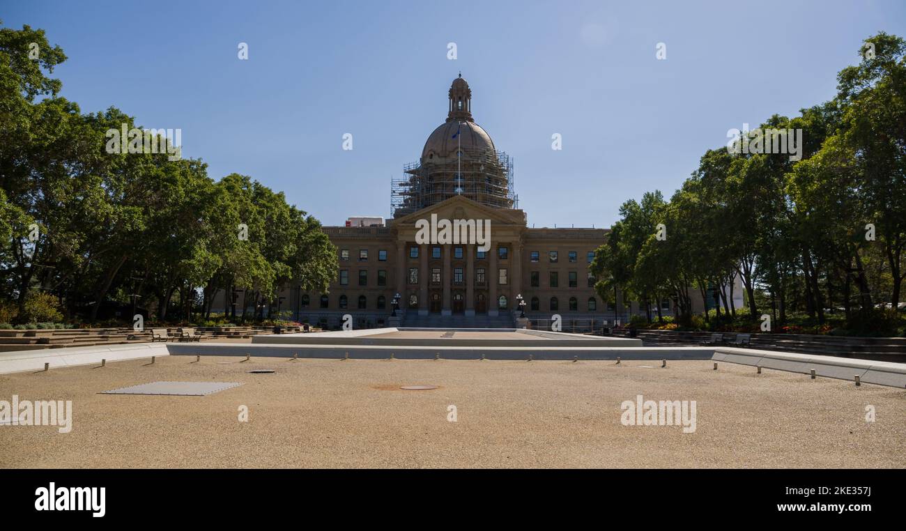 Alberta Legislature Building in Edmonton, Kanada. Der Treffpunkt des Exekutivrats und der Legislativversammlung. Sommersonntag. Stockfoto