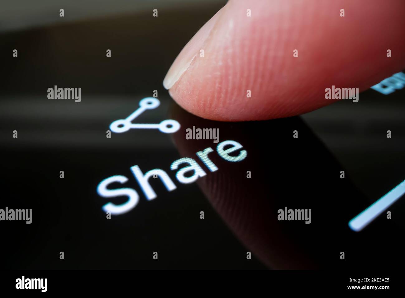 Melbourne, Australien - 20. Oktober 2022: Nahaufnahme der Share-Funktion auf einem Smartphone, aufgenommen mit Makro-Sondenobjektiv Stockfoto
