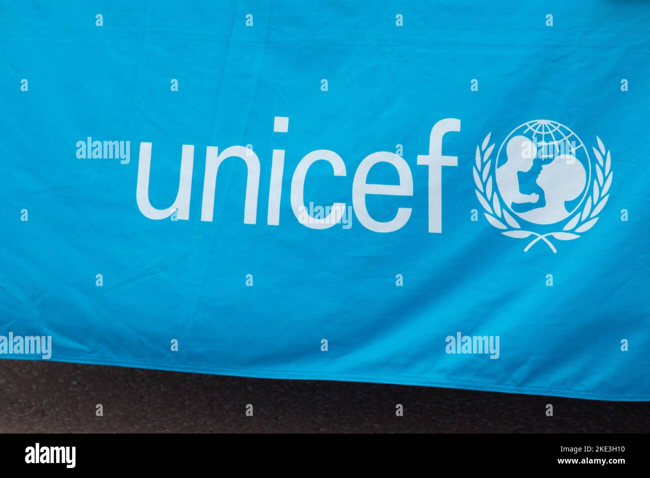 Bordeaux , Aquitaine Frankreich - 10 30 2022 : unicef unterzeichnet Marke und Text-Logo auf dem Aufbau der internationalen Organisation united Nations Children Foundation Stockfoto