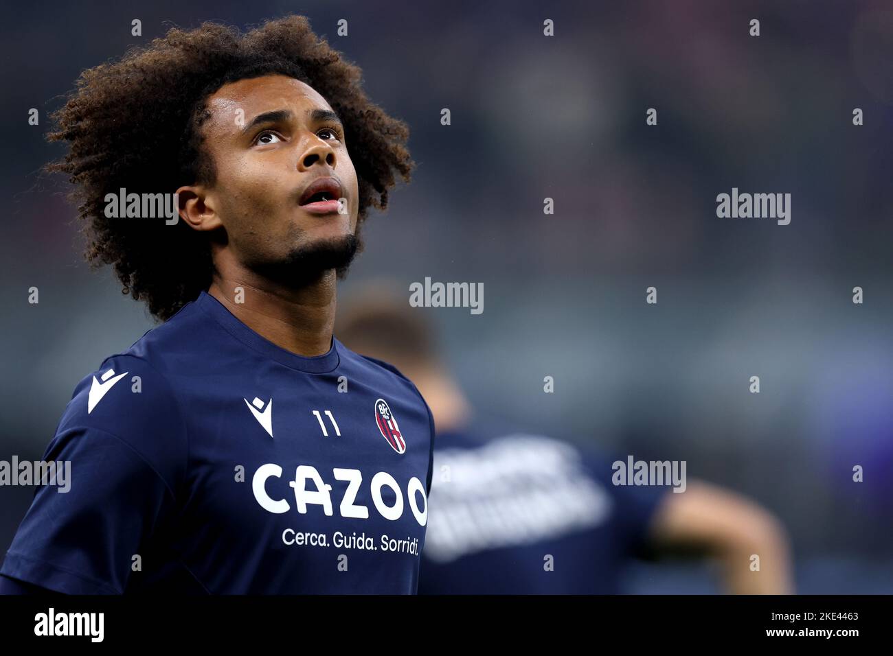 Joshua Zirkzee vom FC Bologna beim Aufwärmen vor dem Fußballspiel Serie A zwischen FC Internazionale und FC Bologna im Stadio Giuseppe Meazza am 9. November 2022 in Mailand Italien. Stockfoto
