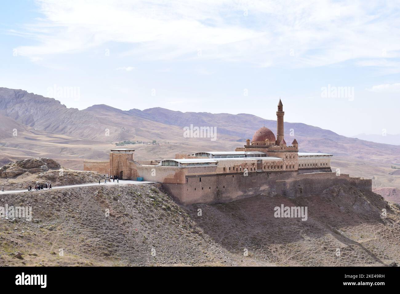 Blick auf den Ishak Pasha Palast in Dogubayazit, Agri, Türkei. Erbaut im 18.. Jahrhundert. Foto aufgenommen im September 2022. Stockfoto