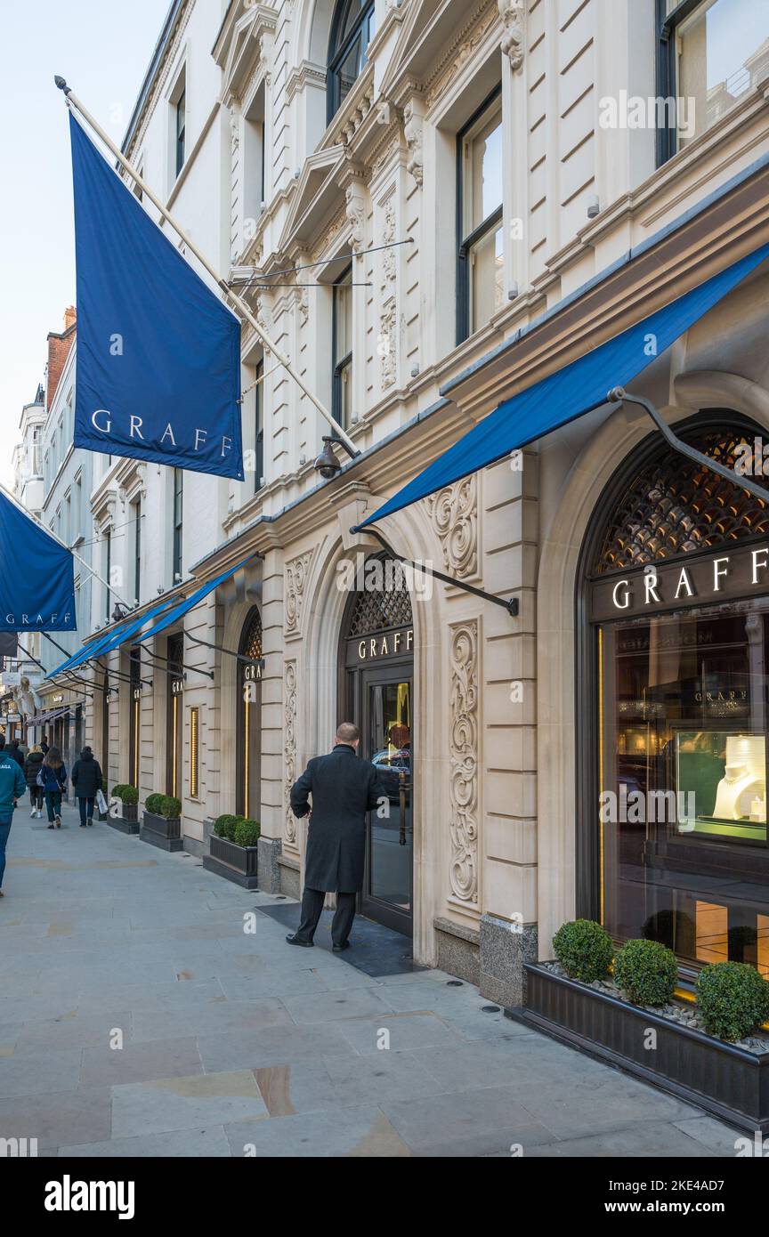Außenansicht des Graff Stores, einer Luxusschmuckmarke, die auf Diamanten, Edelsteine und kunstvolle Zeitmesser spezialisiert ist. New Bond Street, London, England, Großbritannien Stockfoto