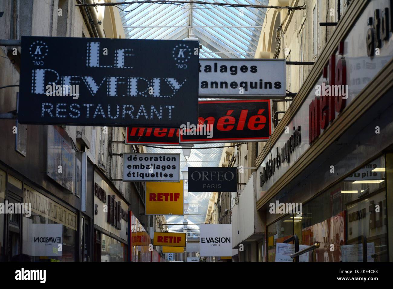 Eine Passage mit Geschäften in Paris Stockfoto