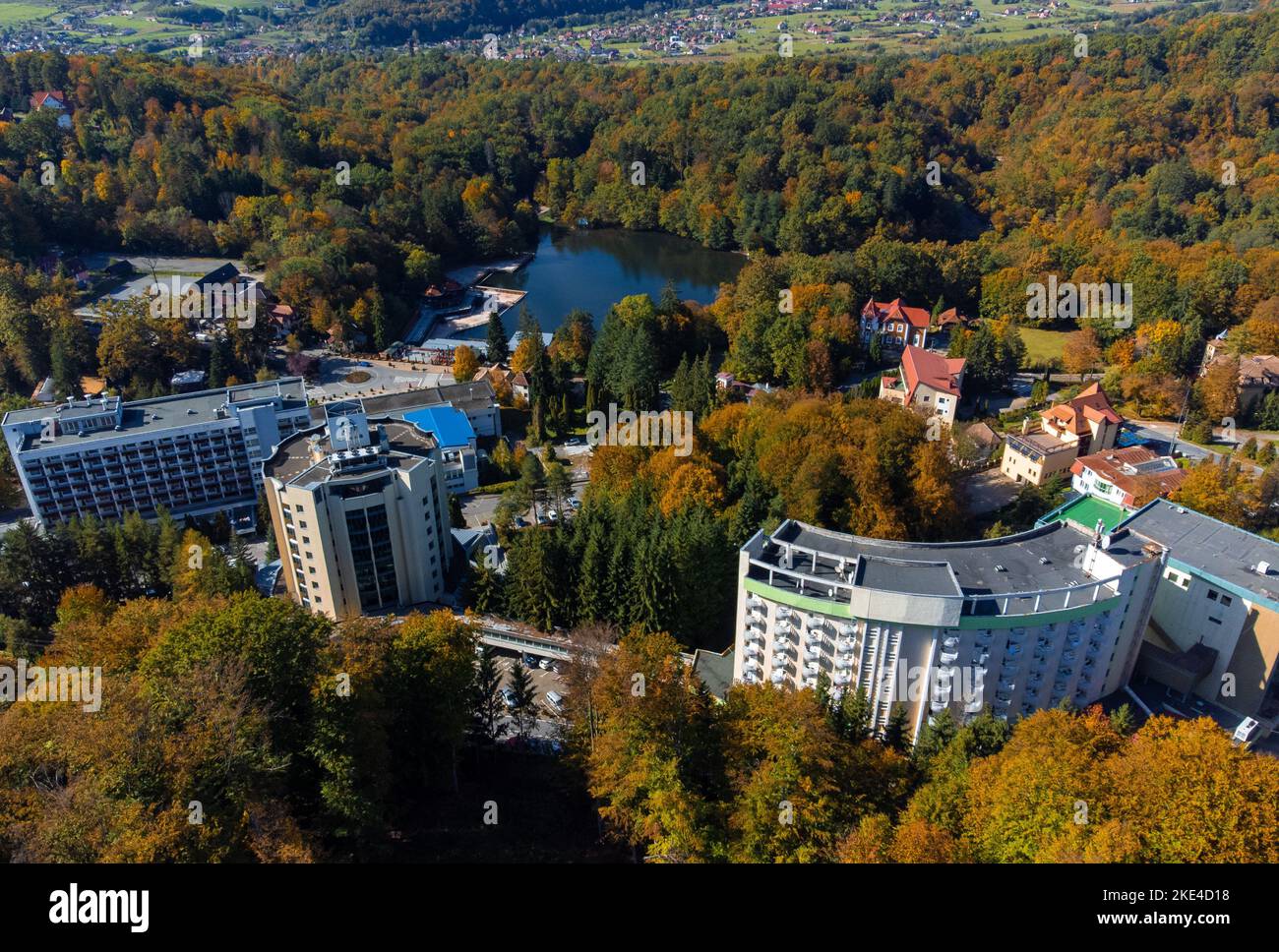 Luftaufnahme des Sovata Resorts - Rumänien im Herbst Stockfoto