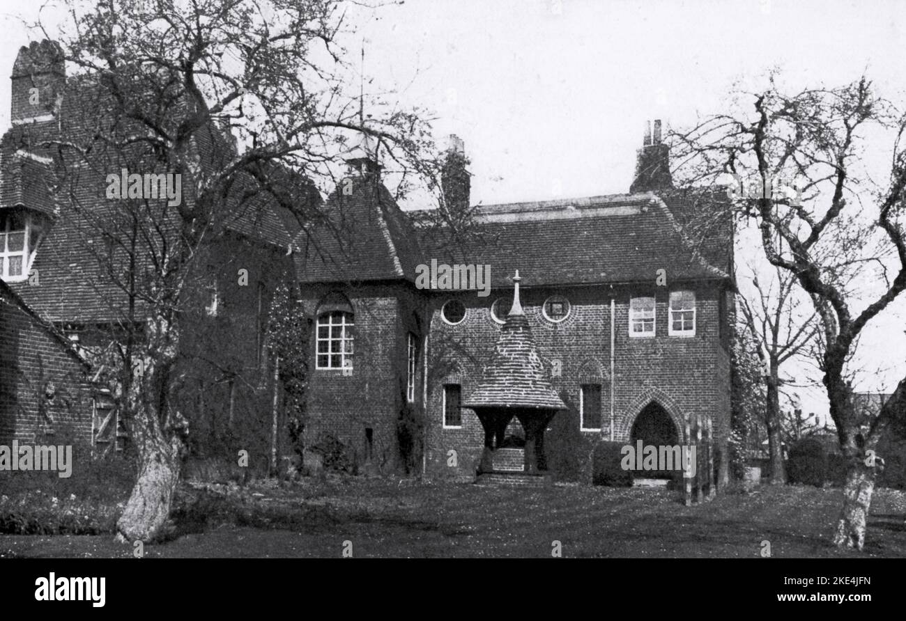 Red House, Bexleyheath, Kent, c1860. Das Red House ist ein Arts and Crafts-Gebäude in Bexleyheath, südöstlich von London, England. Das 1859 von dem Architekten Philip Webb und dem Designer William Morris gemeinsam entworfene Gebäude wurde als Familienhaus für Morris entworfen. Die Bauarbeiten wurden 1860 abgeschlossen. Stockfoto