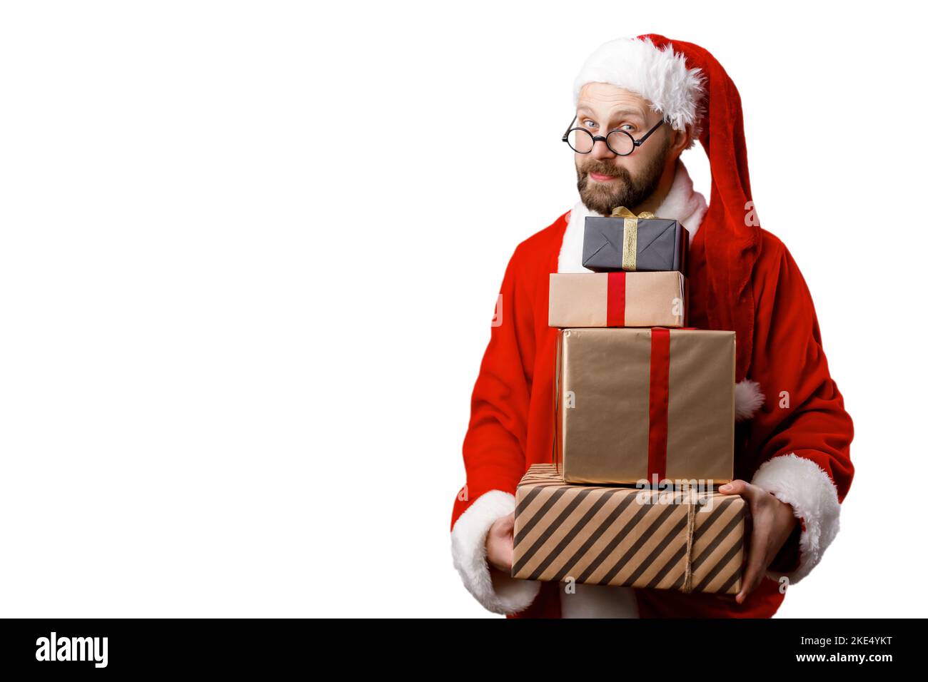 Weihnachtsmann im Studio hält Geschenke Stockfoto