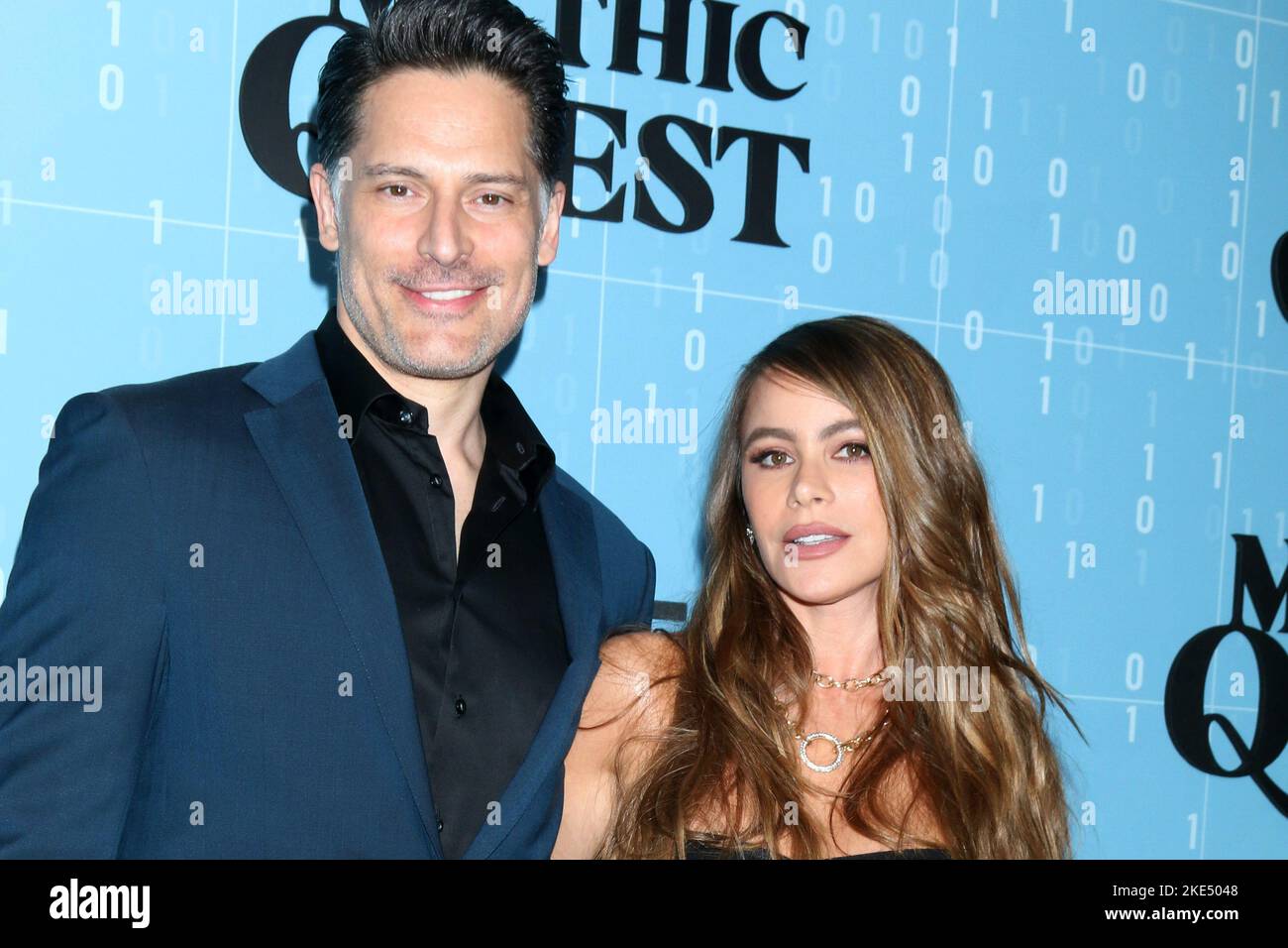 LOS ANGELES - 9. November: Joe Manganiello, Sofi´a Vergara bei der Mystic Quest Staffel 3 Premiere im Linwood Dunn Theater am 9. November 2022 in Los Angeles, CA Stockfoto