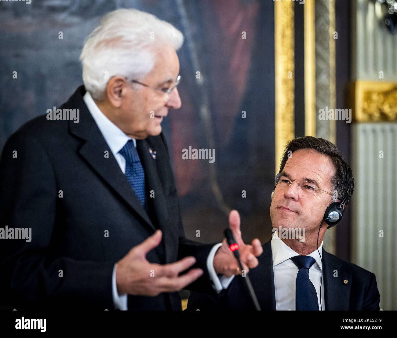 2022-11-10 13:42:57 DEN HAAG - der italienische Präsident Sergio Mattarella hält eine Rede vor dem Regierungsessen am Binnenhof. Der Präsident wird die Niederlande drei Tage lang besuchen. ANP REMKO DE WAAL niederlande Out - belgien Out Stockfoto