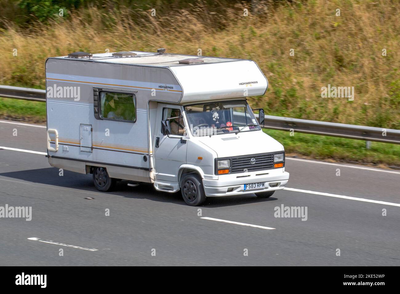 Talbot Express 130 LCV Highwayman-Kleinbus auf der Autobahn M6, Großbritannien Stockfoto