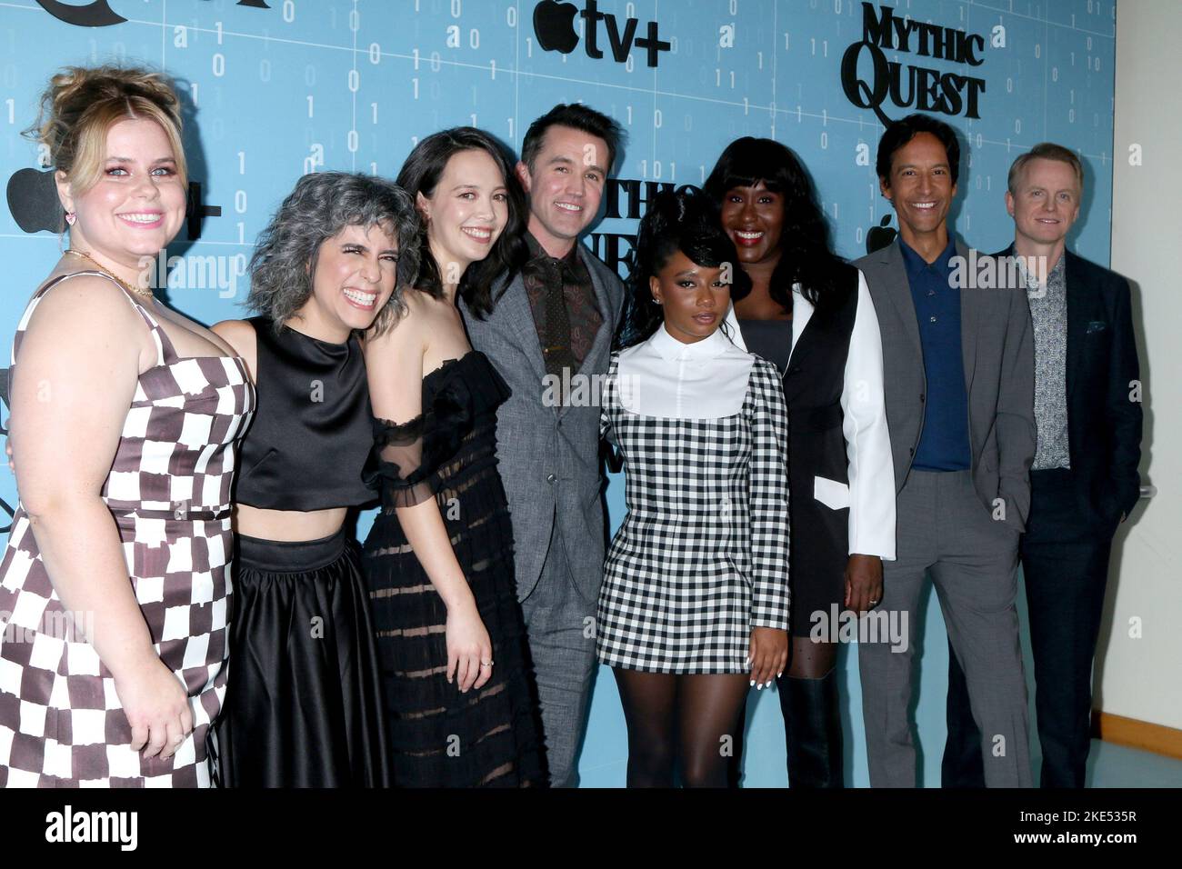 9. November 2022, Los Angeles, CA, USA: LOS ANGELES - 9. NOVEMBER: Jessie Ennis, Ashly Burch, Charlotte Nicdao, Rob McElhenney, Imani Hakim, Naomi Ekperigin, Danny Pudi, David Hornsby bei der Premiere der Mystic Quest-Saison 3 im Linwood Dunn Theater am 9. November 2022 in Los Angeles, CA (Bildquelle: © Kay Blake/ZUMA Press Wire) Stockfoto