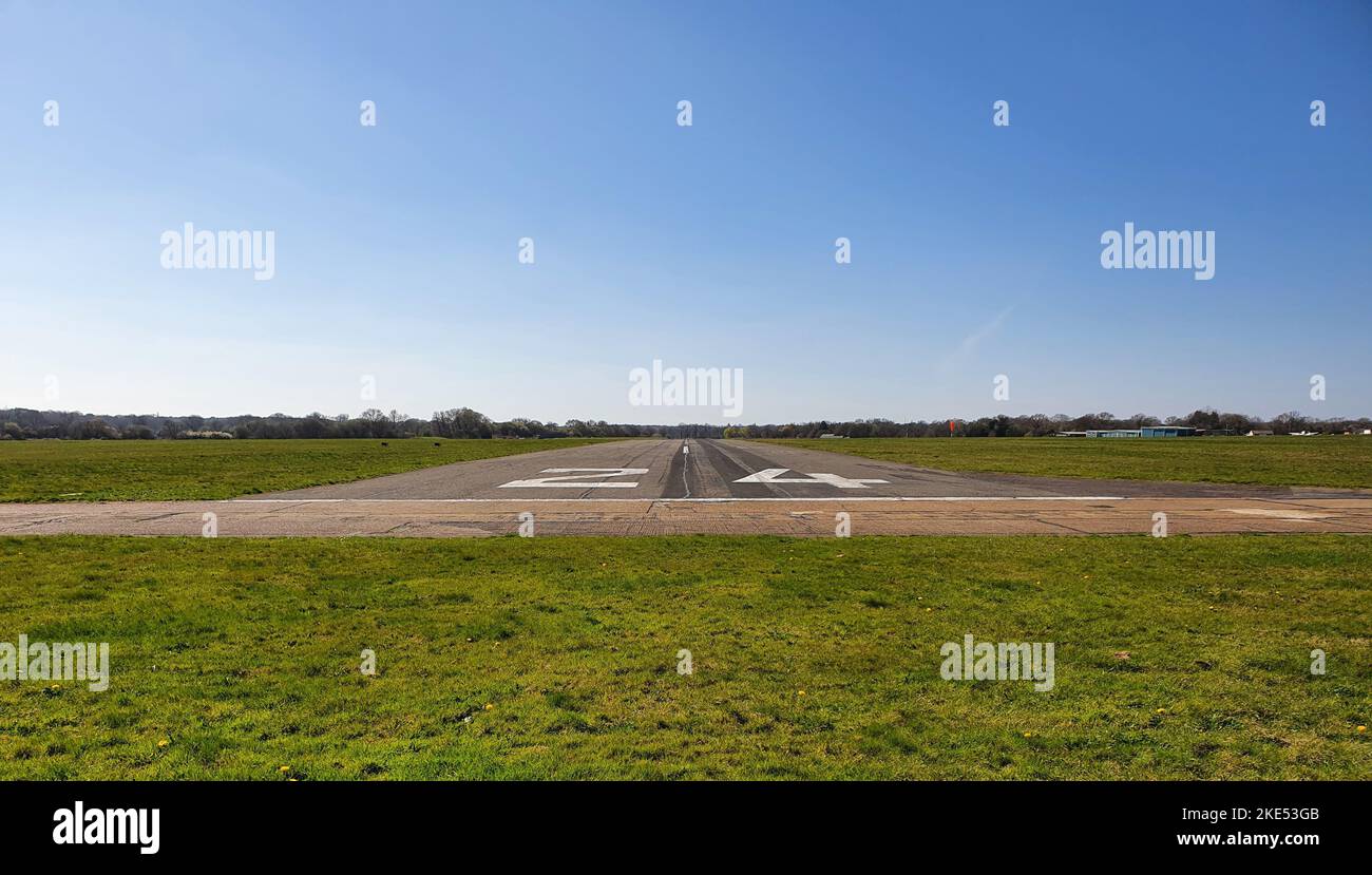 Herrliche Sommertage am Flughafen Fairoaks Stockfoto