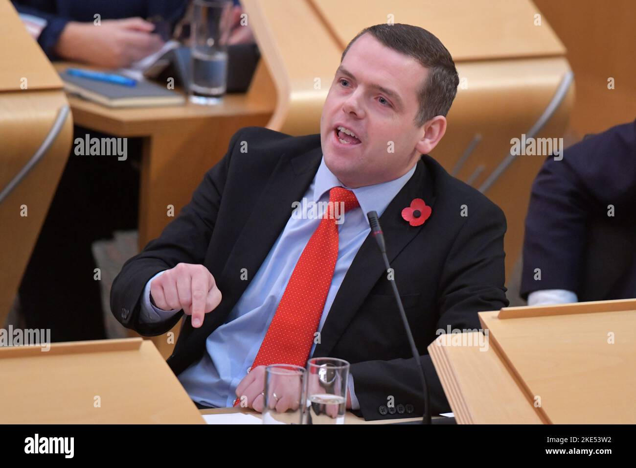 Edinburgh Schottland, Großbritannien 10. November 2022. Douglas Ross, Vorsitzender der schottischen Konservativen, bei den ersten Fragen des Ministers im schottischen Parlament. Credit sst/alamy live News Stockfoto Edinburgh Schottland, Großbritannien 10. November 2022. Douglas Ross, Vorsitzender der schottischen Konservativen, bei den ersten Fragen des Ministers im schottischen Parlament. Credit sst/alamy live News Stockfoto