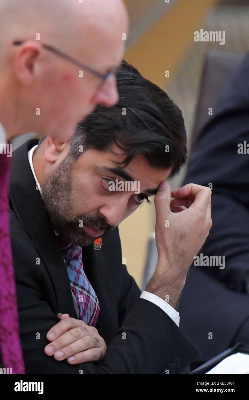 Edinburgh Schottland, Großbritannien 10. November 2022. Humza Yousaf, Schottischer Kabinettsminister für Gesundheit und Soziales bei der Fragestunde des Ersten Ministers im schottischen Parlament. Kredit sst/alamy live News Stockfoto Edinburgh Schottland, Großbritannien 10. November 2022. Humza Yousaf, Schottischer Kabinettsminister für Gesundheit und Soziales bei der Fragestunde des Ersten Ministers im schottischen Parlament. Kredit sst/alamy live News Stockfoto
