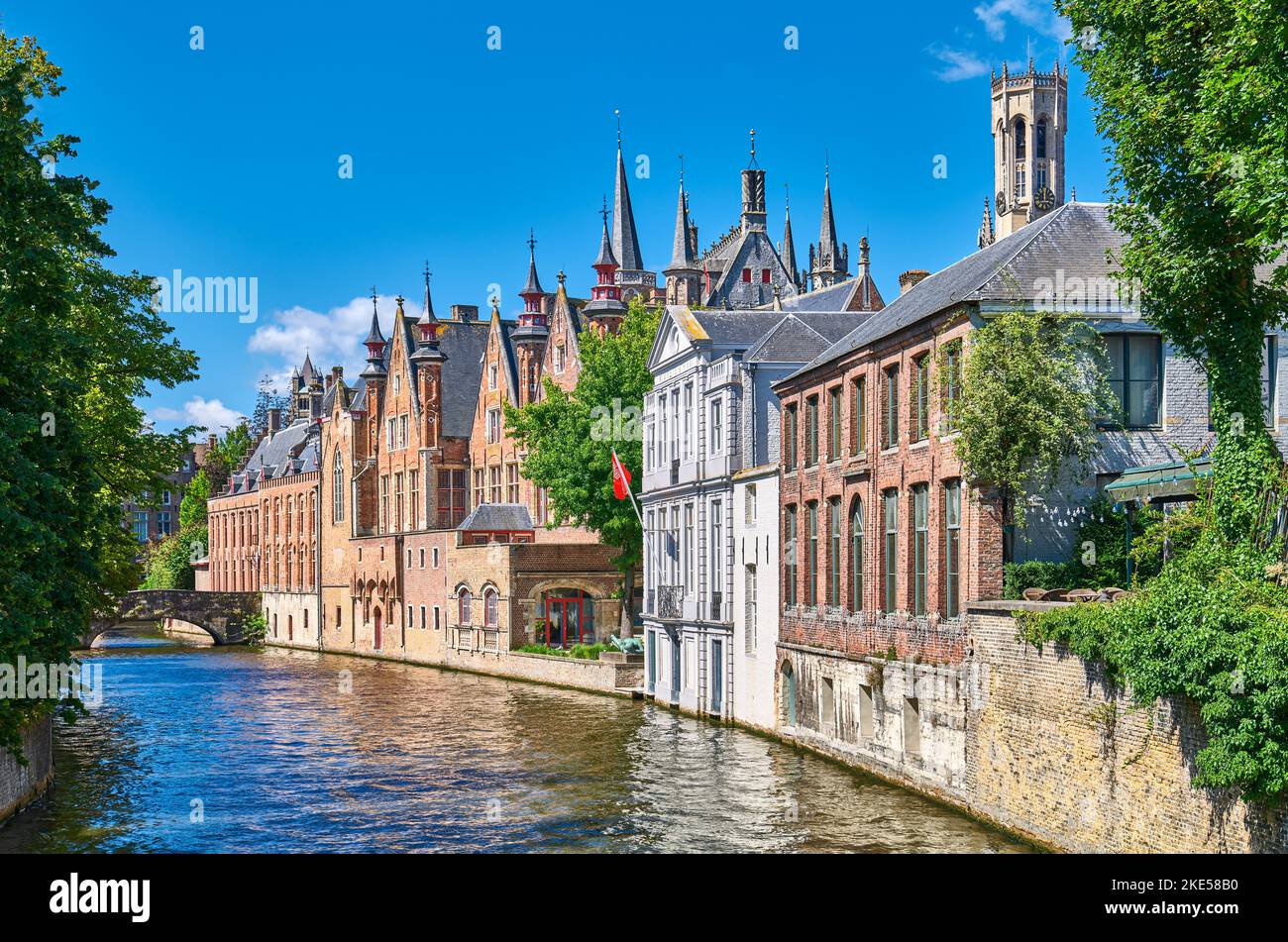 Brügge, Belgien, traditionelle Häuser am Kanal der Altstadt Stockfoto