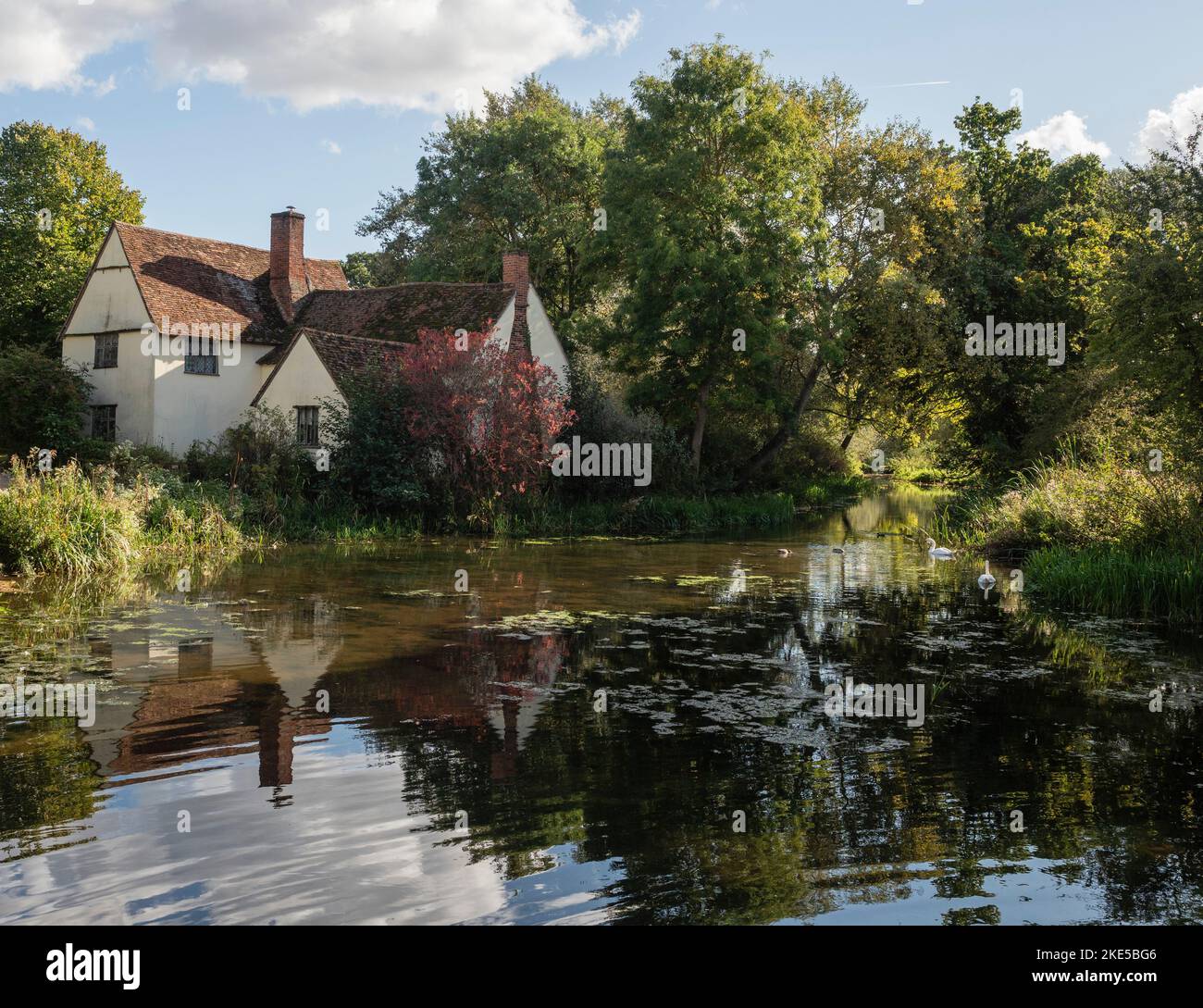 Willy Lott's Cottage by the Millstream, River Stour, Flatford, Suffolk, England, UK Stockfoto