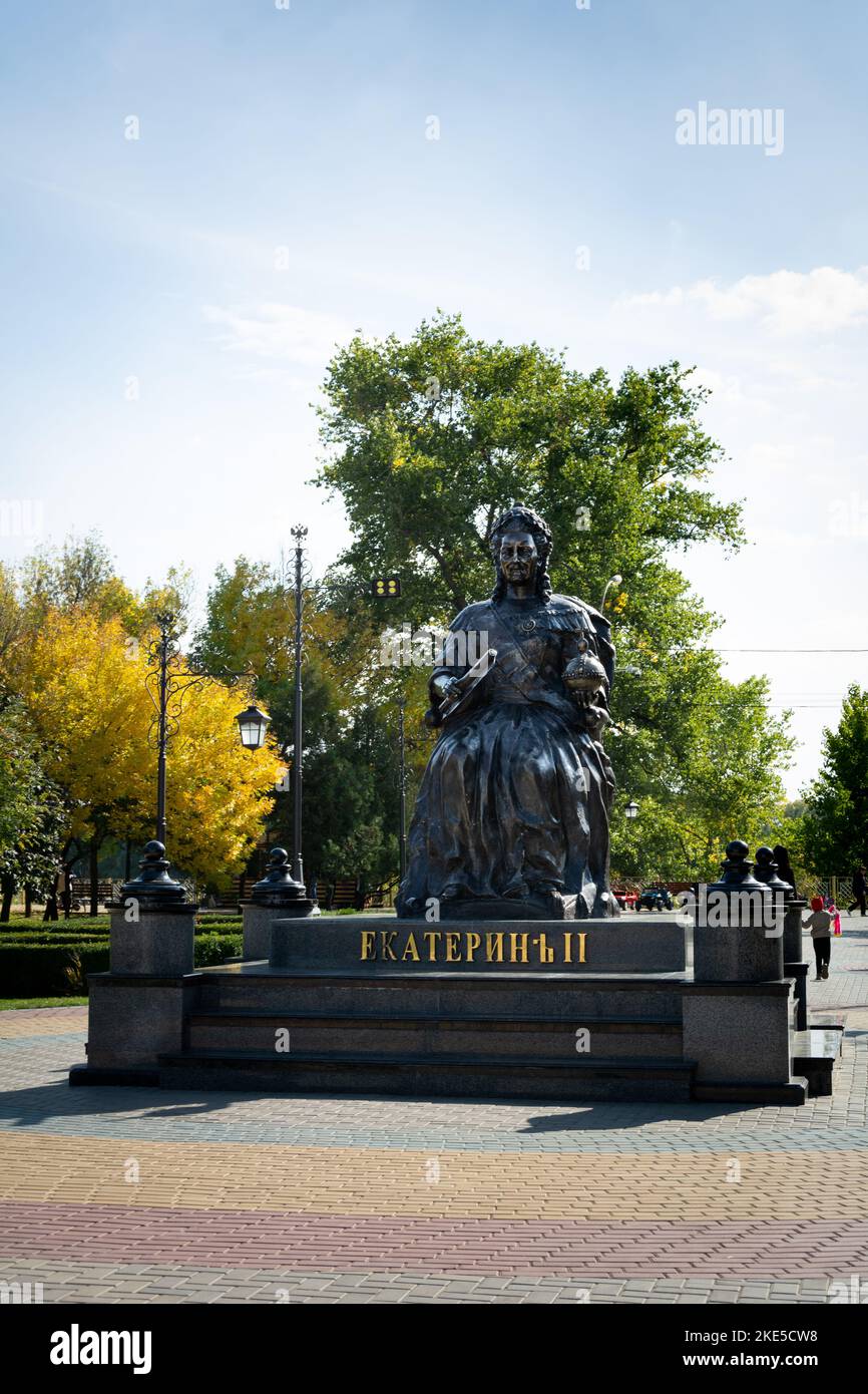 Tiraspol, Moldawien - 9. Oktober 2022: Metalldenkmal für Katharina 2. Text auf dem Denkmal: Catherine 2 Stockfoto