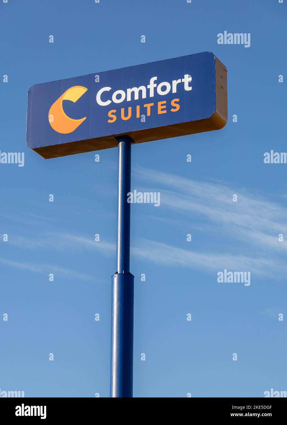 Comfort Inn and Suites Hotel Sign in Cullman Alabama America, großes Schild sichtbar vom Interstate Highway I65 Stockfoto