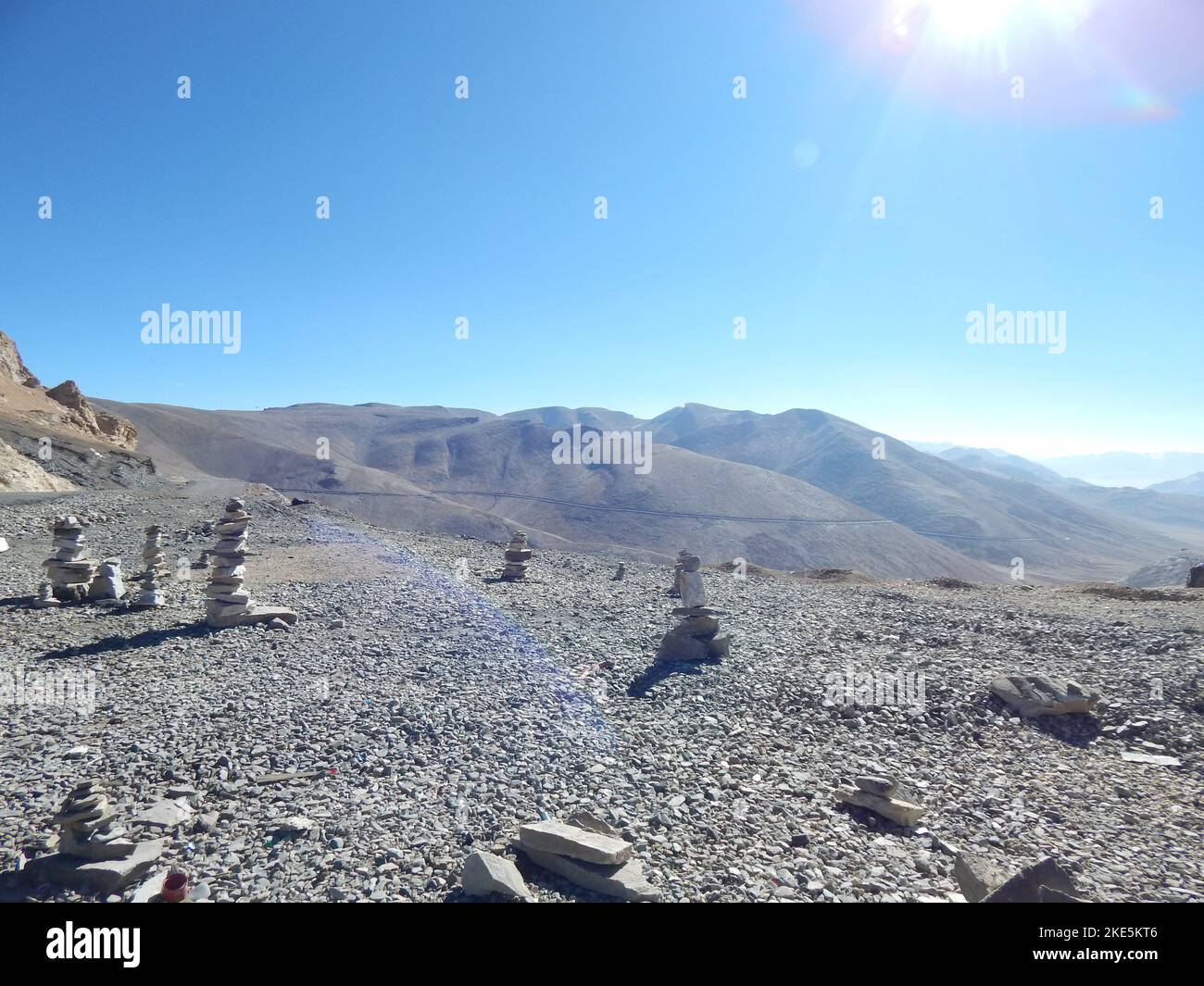 Taglang La oder Tanglang La, Höhe 5.328 Meter, ist ein hoch gelegenen Bergpass in der indischen Union Gebiet von Ladakh Stockfoto