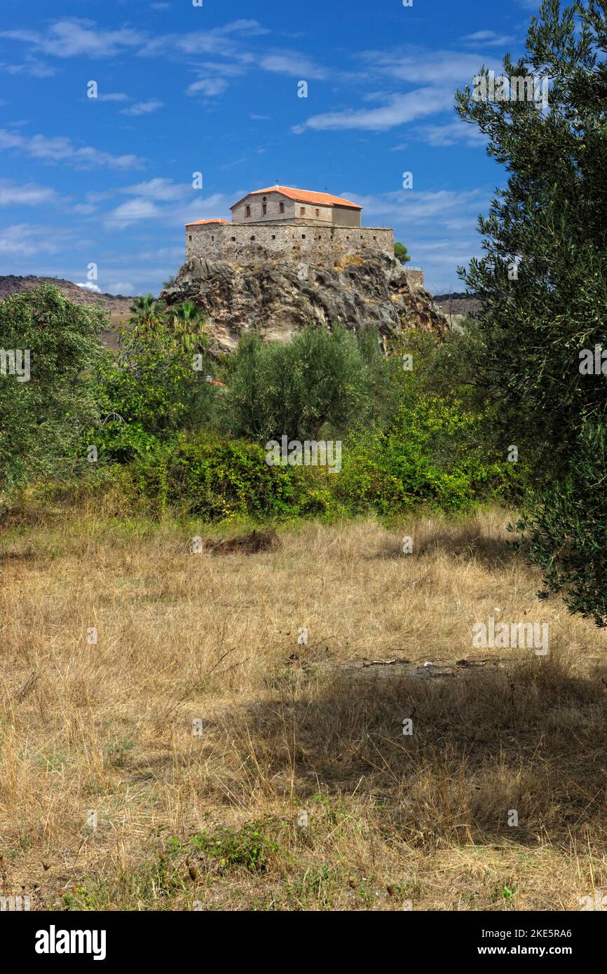 Die Kirche unserer Lieben Frau vom süßen Kuss (glykfylousa panagia) Petra, Lesbos, Nördliche Ägäische Inseln, Griechenland. Stockfoto