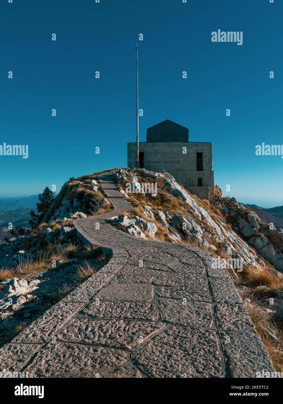 Tempel auf dem Gipfel des Berges Stockfoto