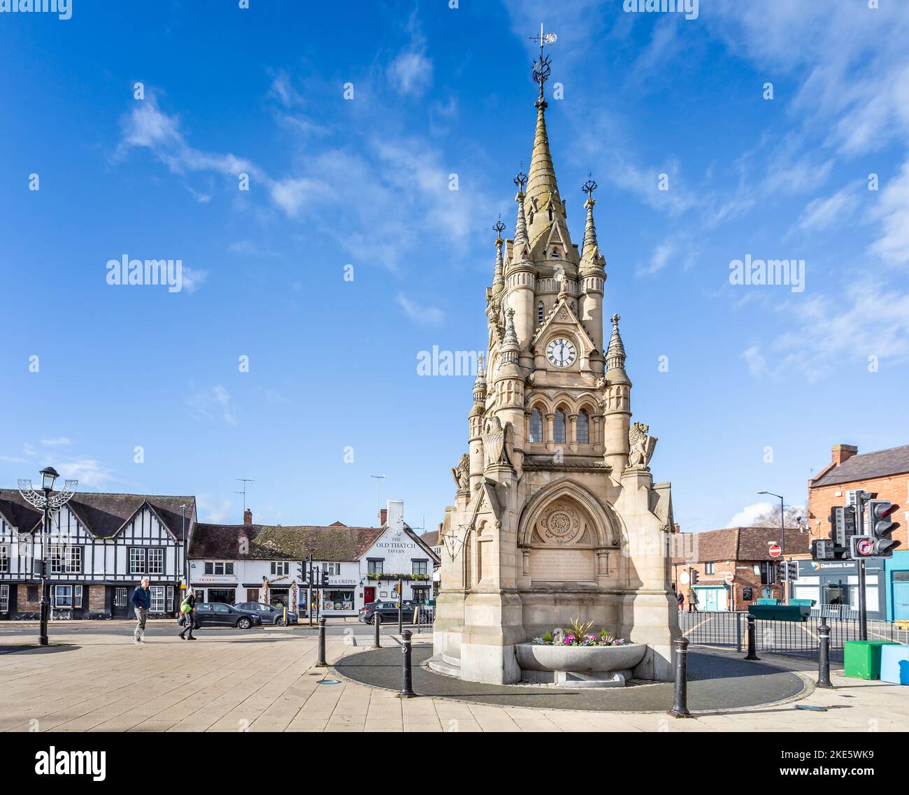 Der Shakespeare Memorial Fountain oder American Fountain in Stratford upon Avon, Warwickshire, Großbritannien, am 8. November 2022 Stockfoto