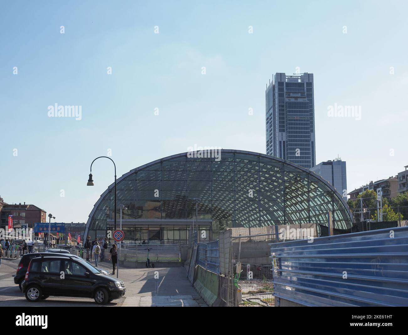 TURIN, ITALIEN - CA. SEPTEMBER 2022: Bahnhof Torino Porta Susa Stockfoto