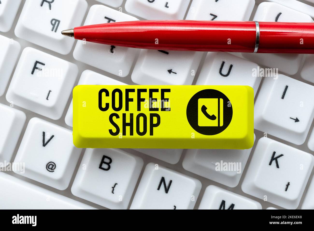 Schreiben mit Text Coffee Shop. Ein Wort, das über ein Restaurant geschrieben wurde, das hauptsächlich Kaffee und leichte Mahlzeiten serviert Stockfoto