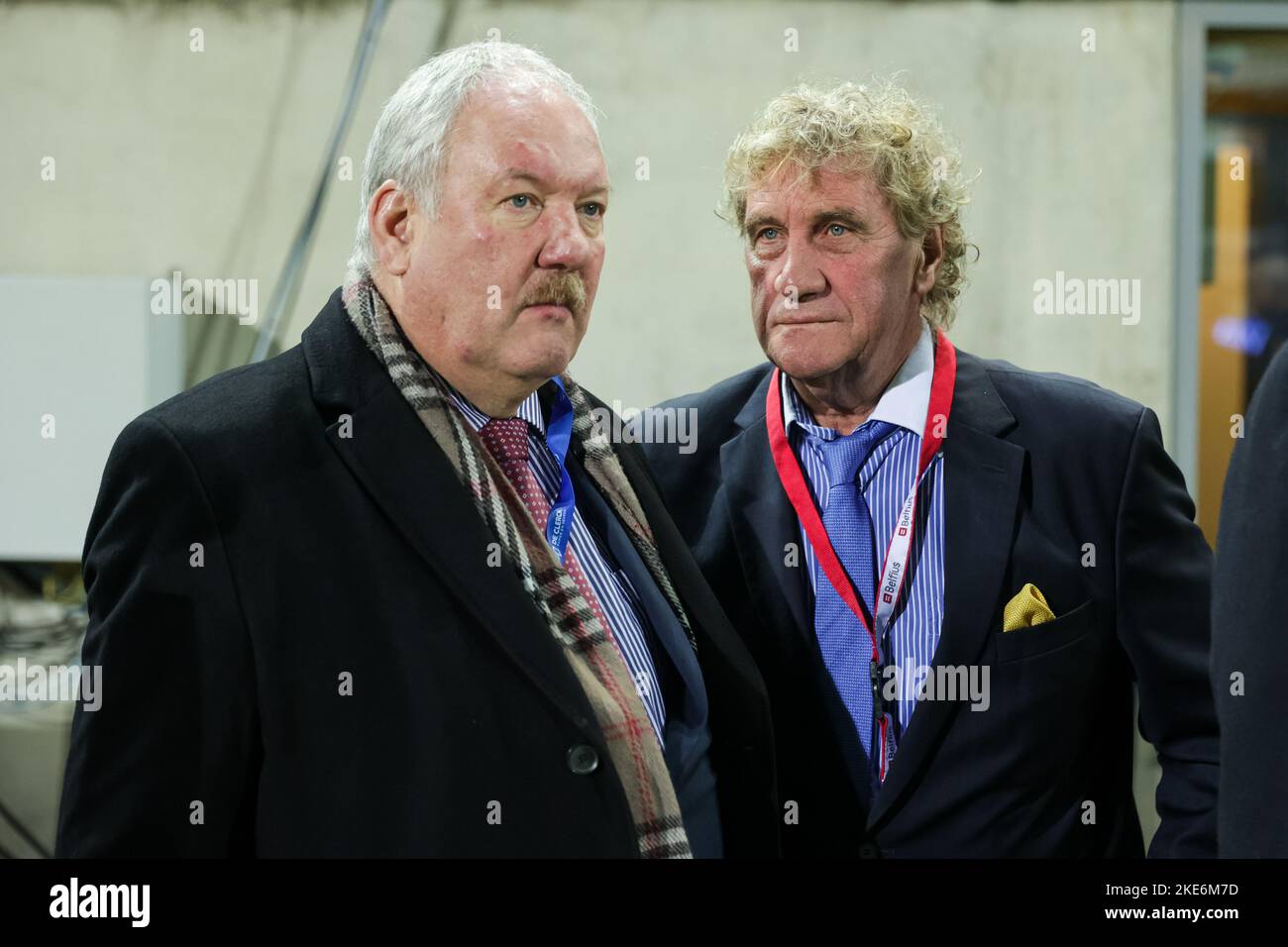Beveren, Belgien, 10. November 2022, Burgemeester Marc Van De Vijver und Jean marie Pfaff vor einem Fußballspiel zwischen SK Beveren (1B) und dem Royal Antwerp FC, Donnerstag, 10. November 2022 in Beveren, im Finale des belgischen Pokals 1/16. BELGA FOTO DAVID PINTENS Stockfoto