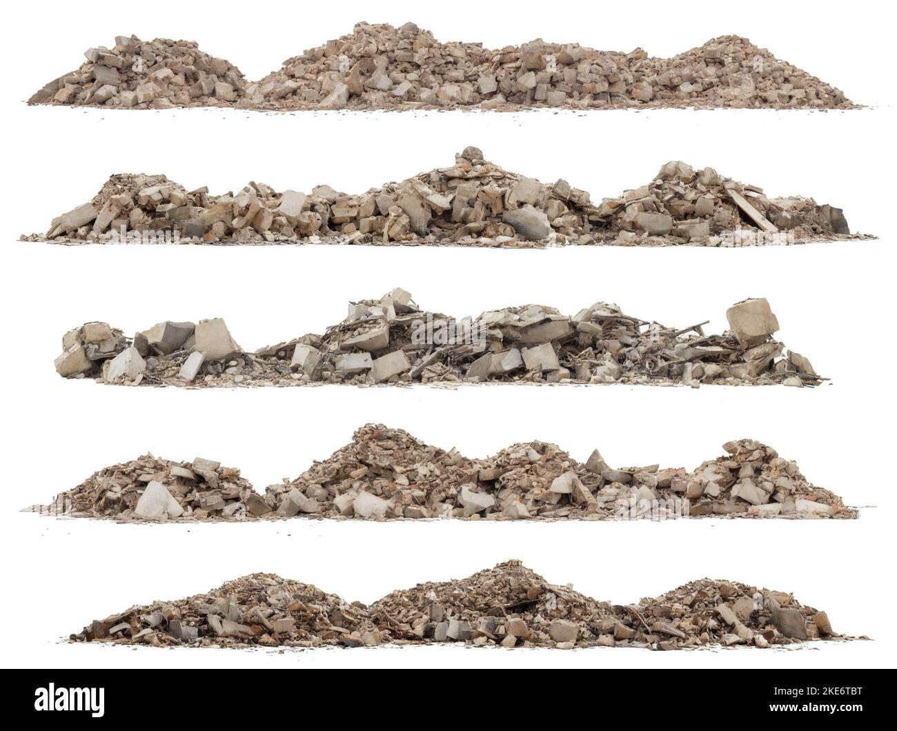 Schutthaufen, Haufen von Betonschutt isoliert auf weißem Hintergrund Stockfoto