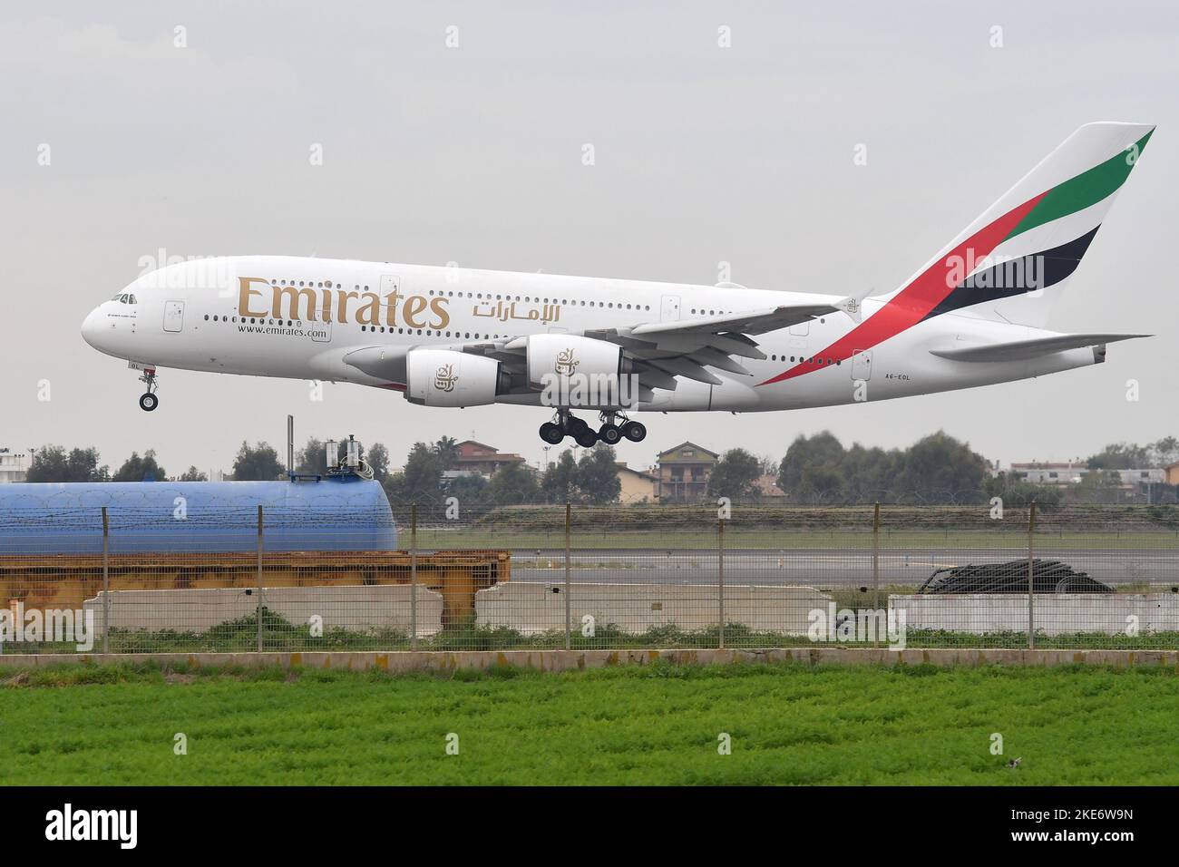 Fiumicino (Italien), 10.. November 2022. Airbus A380 Emirates .Flugzeug zum Flughafen Fiumicino. Fiumicino (Italien), 10.. November 2022. Kredit: Massimo Insabato/Alamy Live Nachrichten Stockfoto