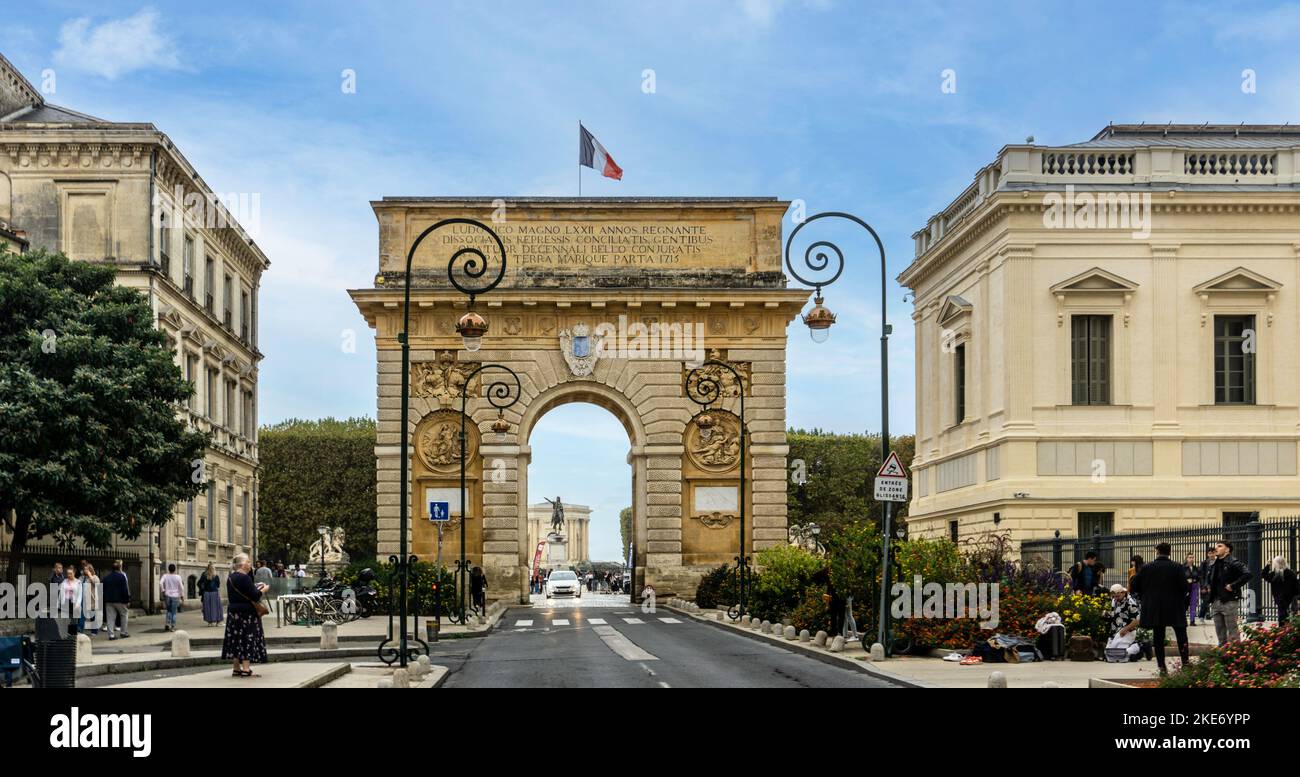 Porte du Peyrou, Montpelier, Frankreich. Der Bogen erinnert an vier große Errungenschaften in der Regierungszeit von Ludwig XIV. Stockfoto