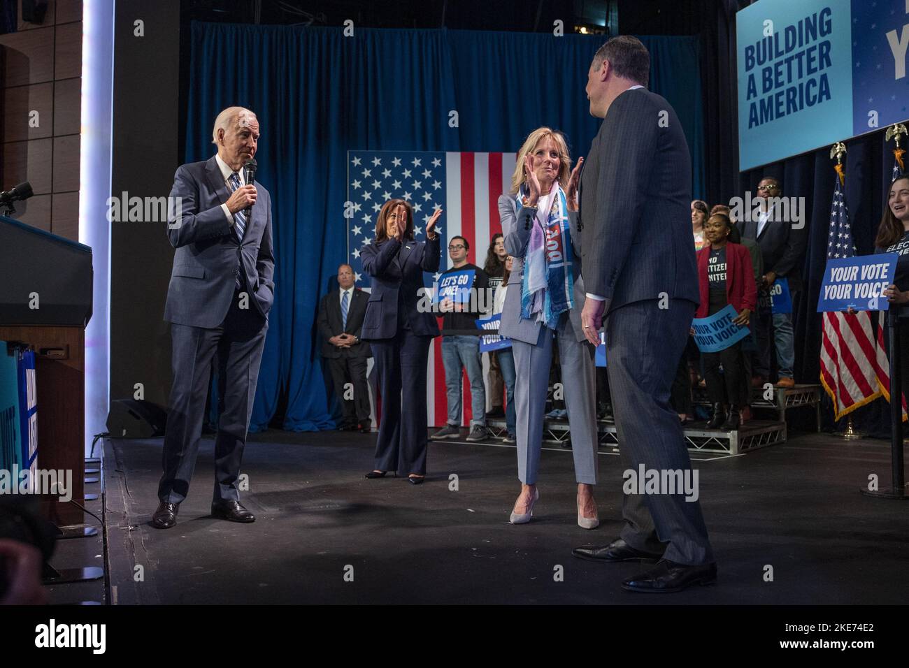 Washington, Usa. 10.. November 2022. Präsident Joe Biden spricht am Donnerstag, den 10. November 2022, bei einer politischen Veranstaltung der DNC im Howard Theatre in Washington, DC. Foto von Ken Cedeno/UPI Credit: UPI/Alamy Live News Stockfoto