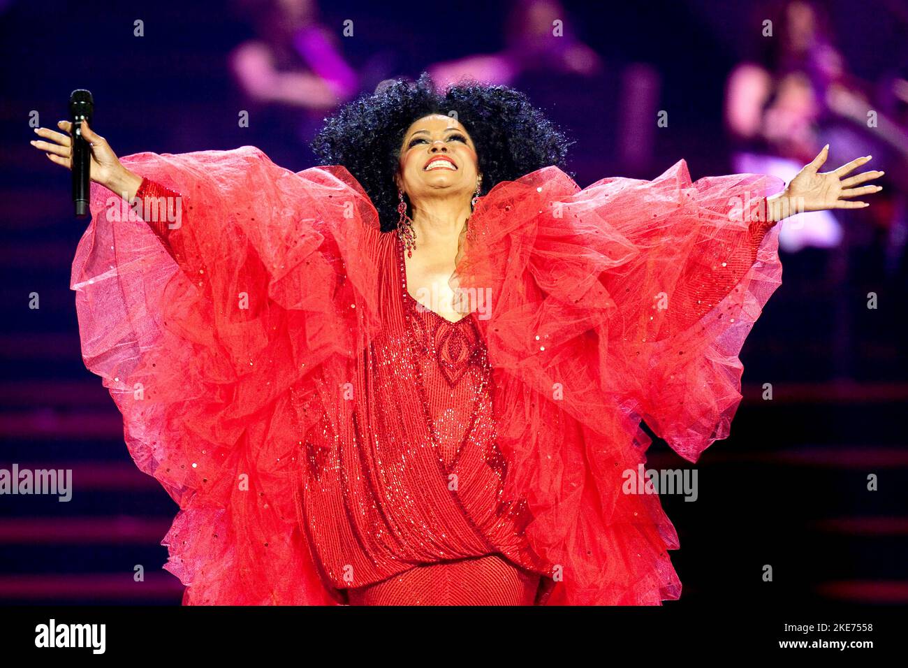 Konzert von Diana Ross in Het Geldedome. Arnhem Niederlande. Das Konzert hieß Symphonica in Rosso. Vvbvanbree Fotografie Stockfoto