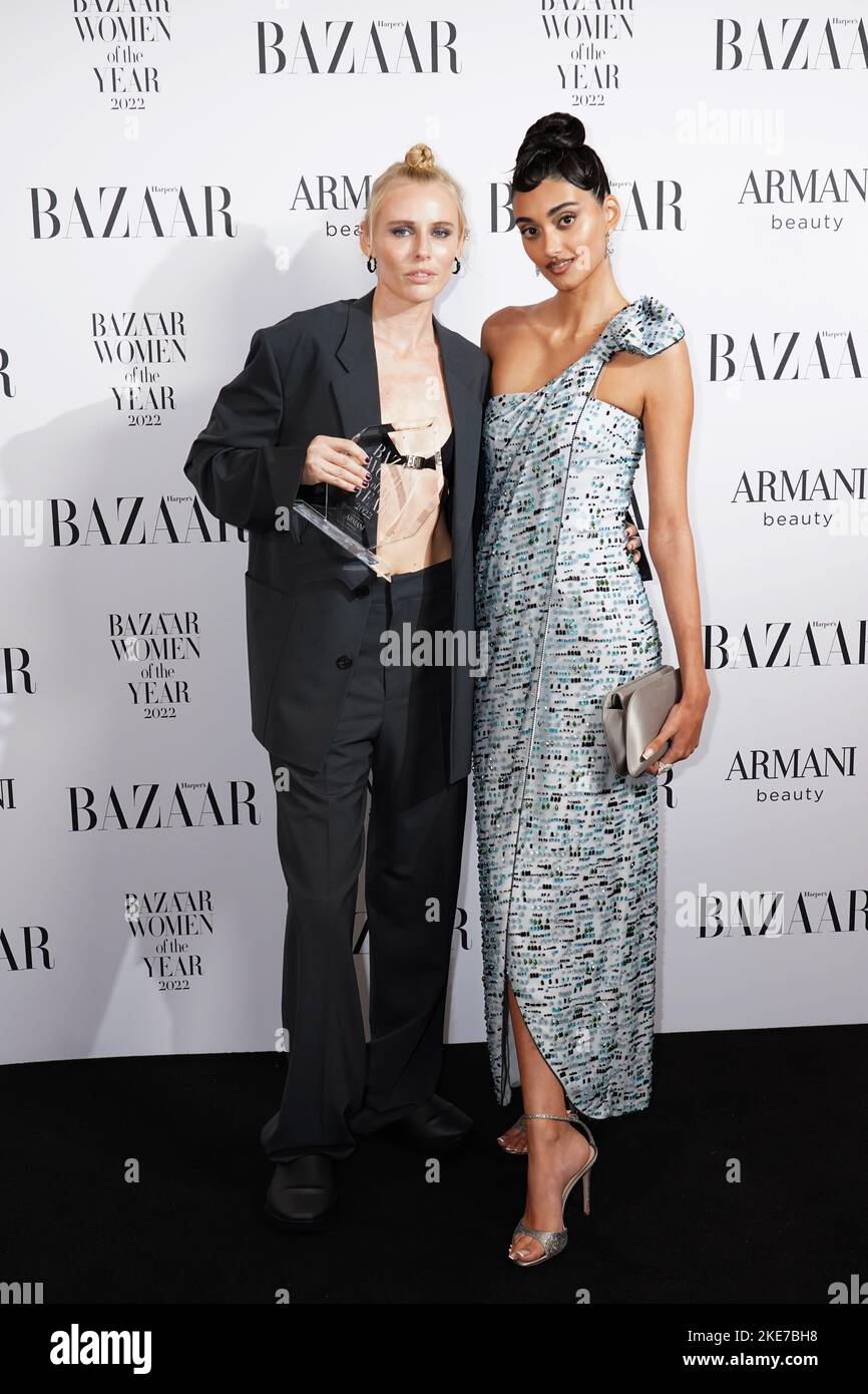 Lauren Wasser mit dem Model Award, verliehen von Neelam Gill, bei den