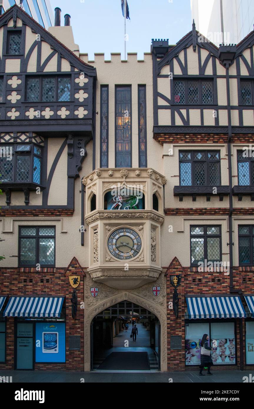 Einkaufspassage London Court (1937) im zentralen Geschäftsviertel von Perth, Westaustralien Stockfoto