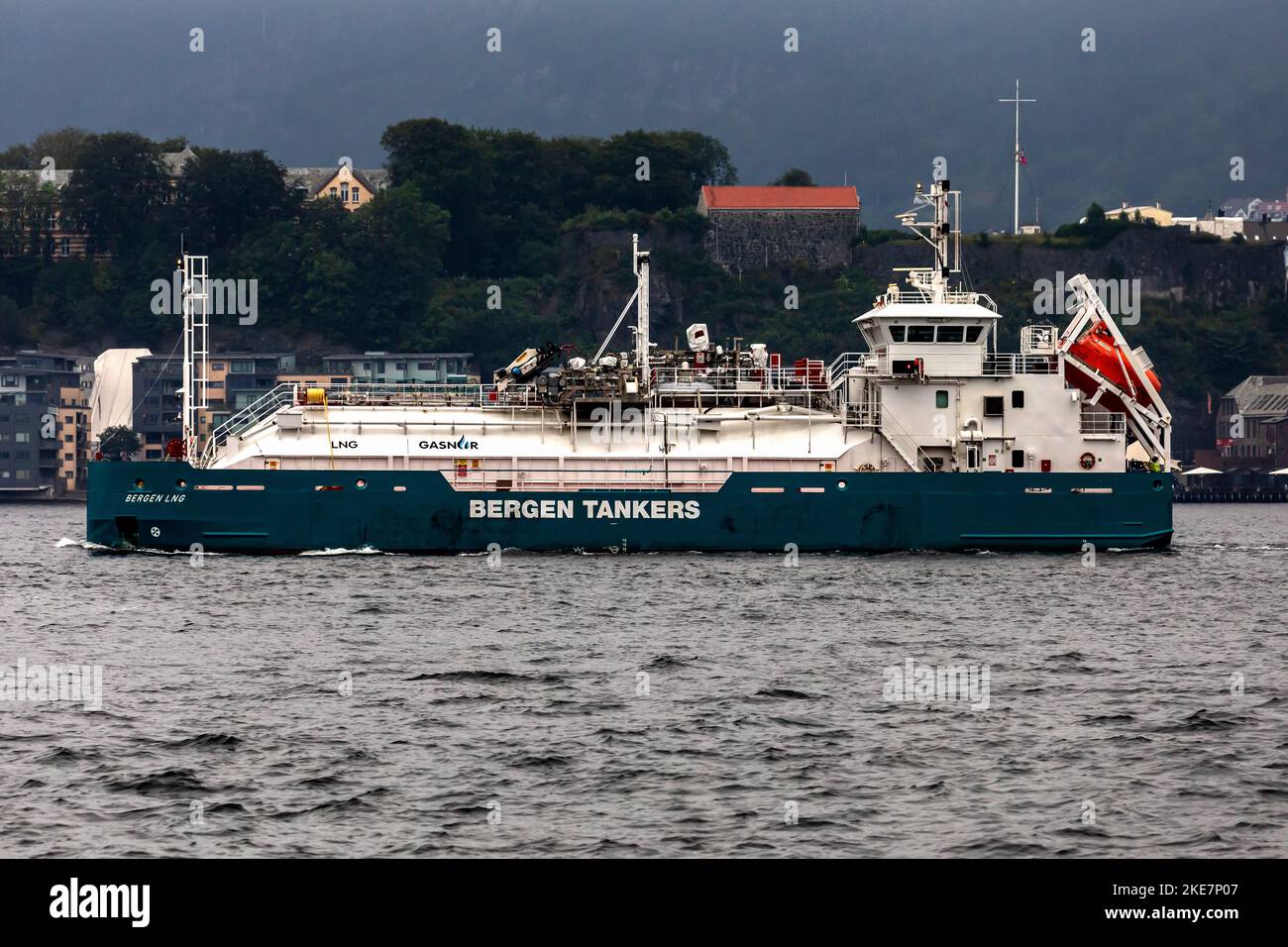 Tankschiff Bergen LNG in Puddefjorden, im Hafen von Bergen, Norwegen. Stockfoto