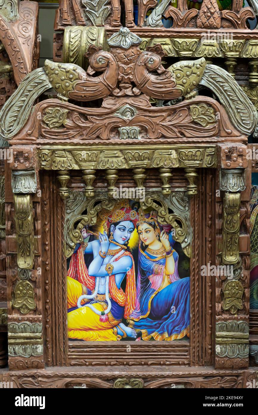 Jodhpur, Rajasthan, Indien - 19.10.2019 : schöne gerahmte Kunst von Radha und Krishna, hinduistischer Gott, zum Verkauf auf dem berühmten Sardar-Markt angezeigt. Stockfoto