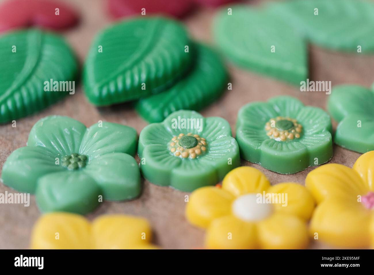 Bunte Süßigkeiten Dekorationen für die Platzierung auf Kuchen und Torten Stockfoto