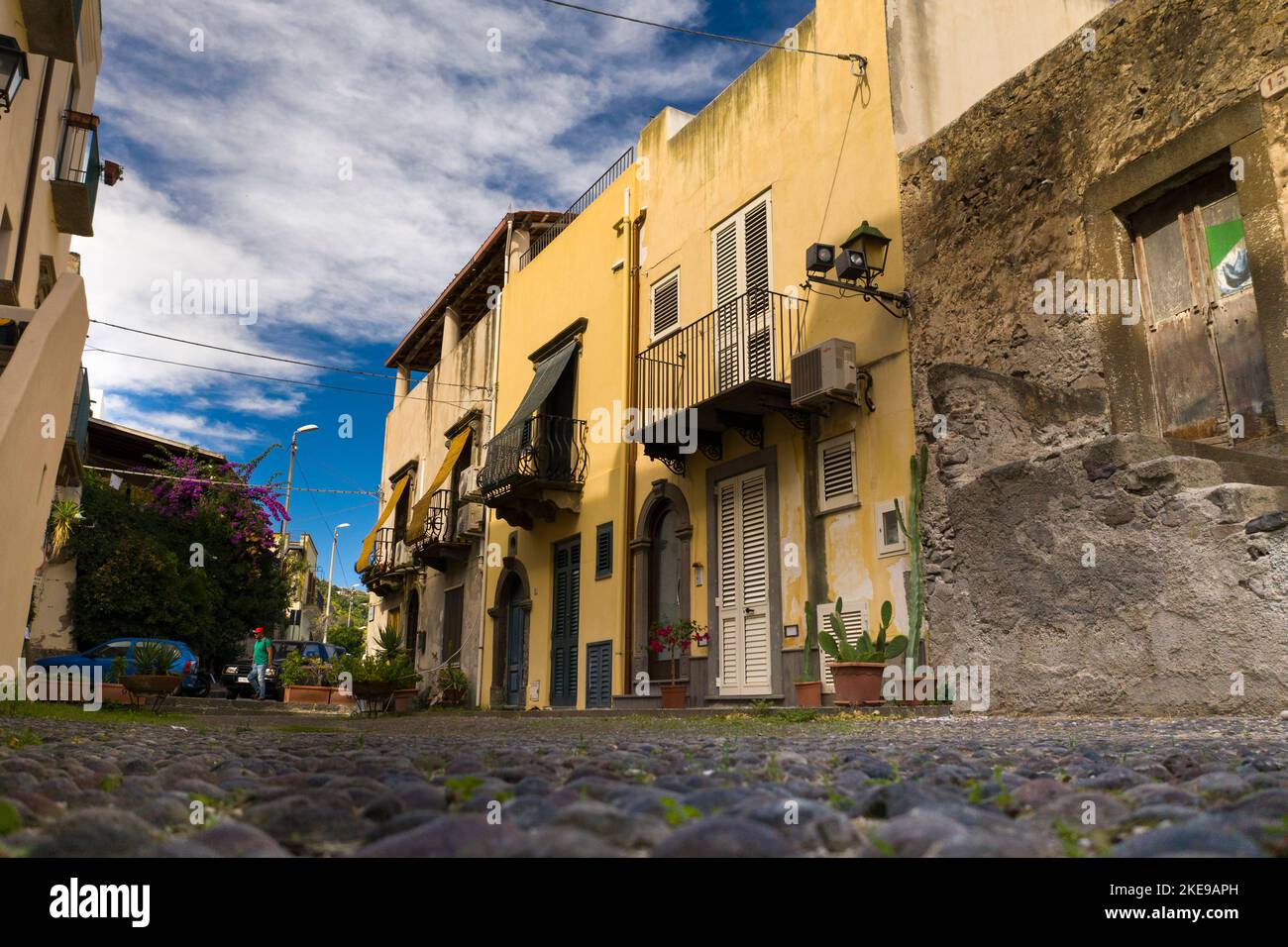 Hochwinkelansicht der Stadt Lipari und der antiken Festung Lipari Island, Äolischen Inseln, Italien Stockfoto