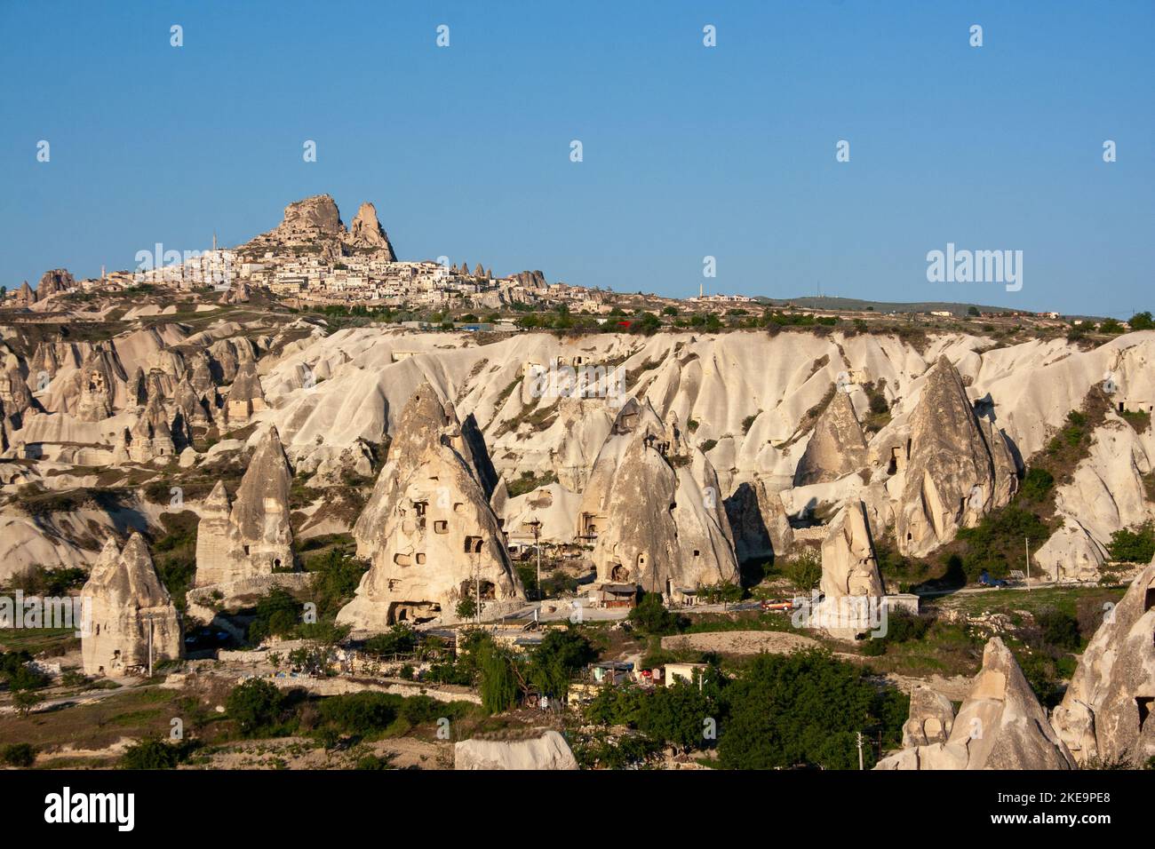 Göreme-Nationalpark und die Felsstandorte. Feenkamine Felsformation in der Nähe von Göreme, in Kappadokien in der Türkei. Stockfoto