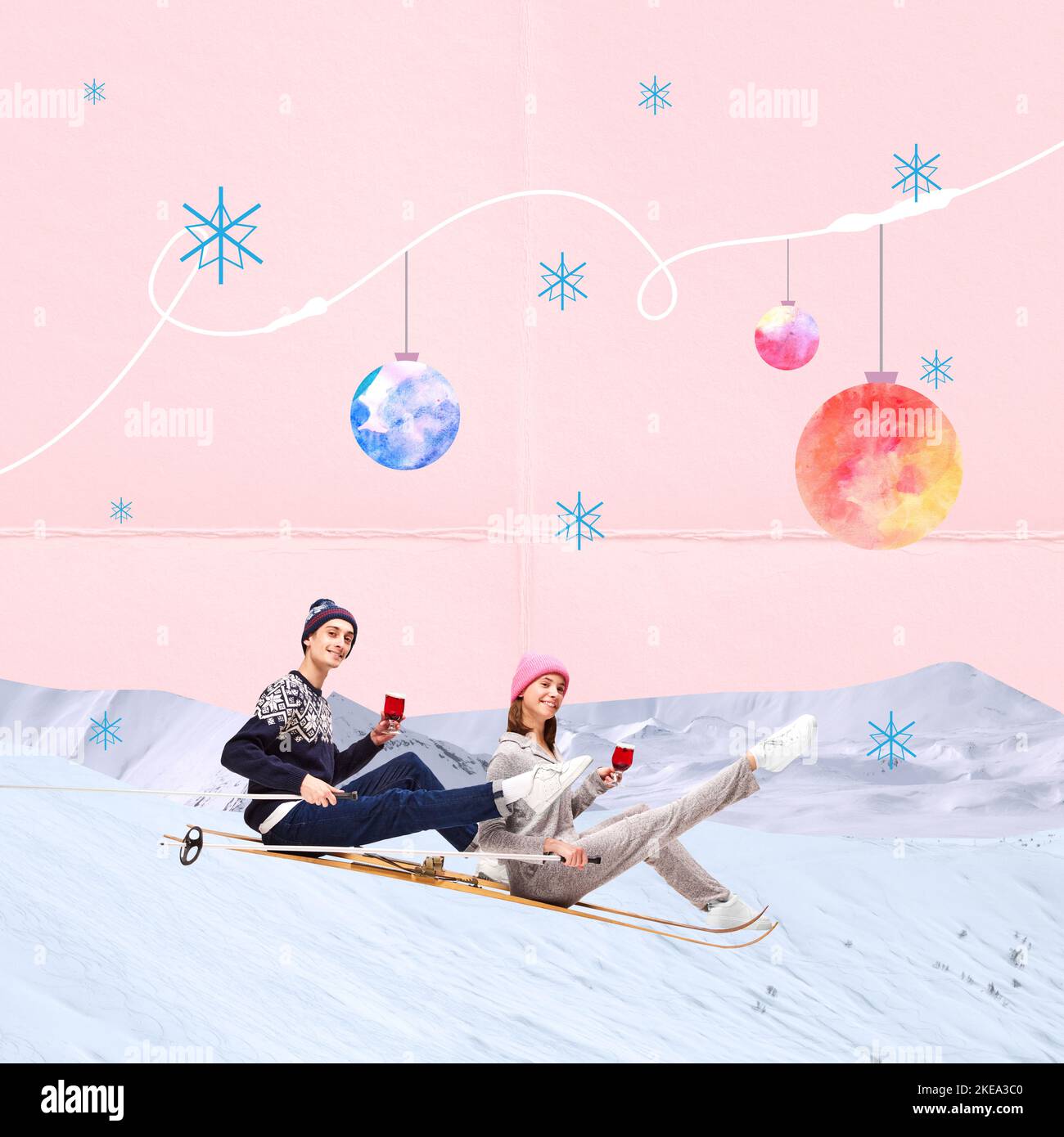 Collage zeitgenössischer Kunst. Junge Leute, Mann und Frau auf Skiern, die mit Glühwein nach unten gleiten. Fröhlicher Urlaub Stockfoto