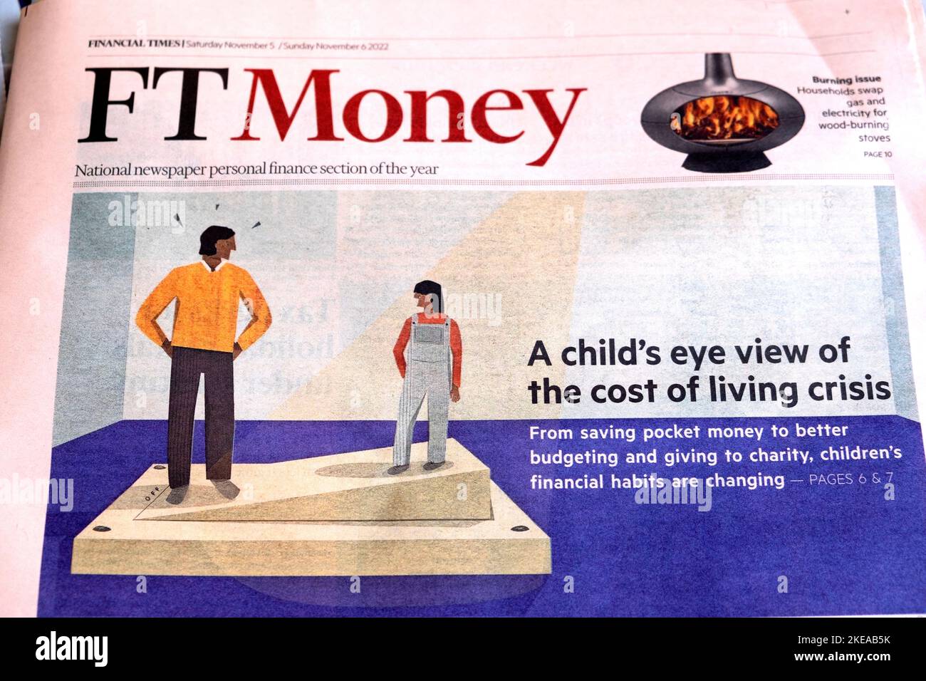 Financial Times Zeitung Schlagzeile Titelseite FTMoney Lebenshaltungskosten Krise Kinder Artikel am 5. November 2022 London England Großbritannien Stockfoto
